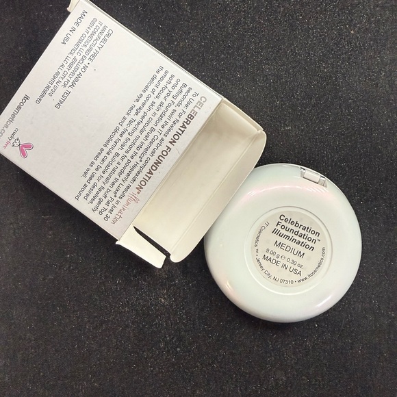 *NIB* IT COSMETICS Celebration Illumination Foundation-Medium Full-Size, .30 oz. - Picture 6 of 14